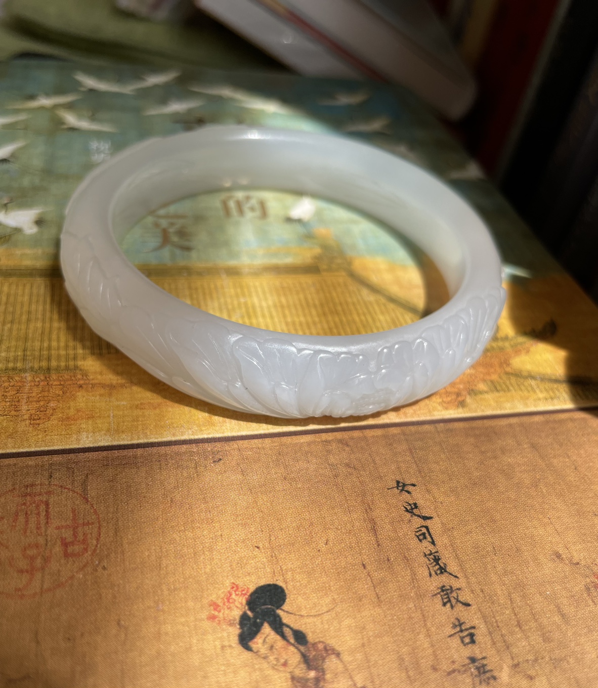 天然和田白玉羊脂玉雕花手镯玉镯正装正品
