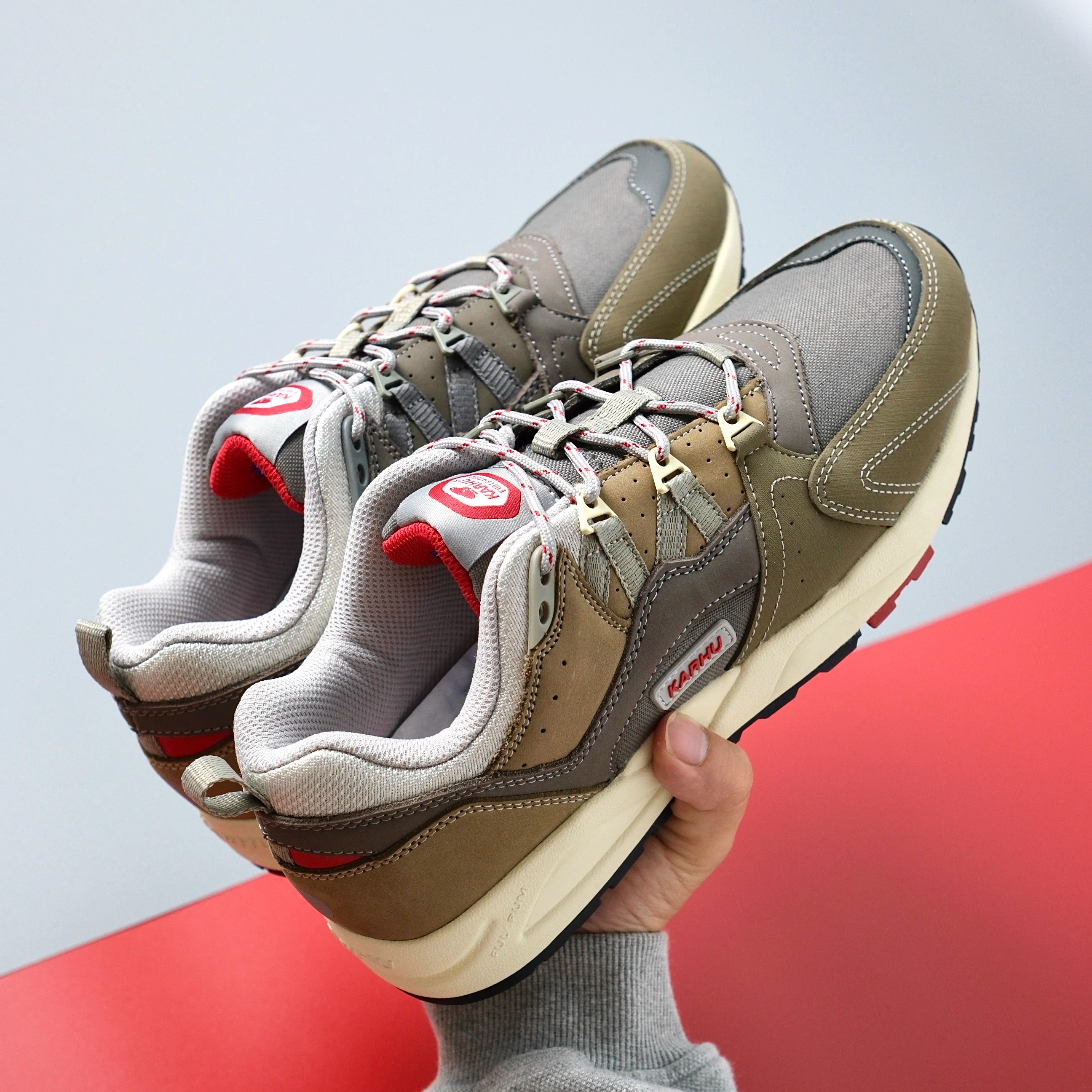 卡虎 Karhu × Footpatrol F804158 防泼水 Fusion2.0 复古跑鞋