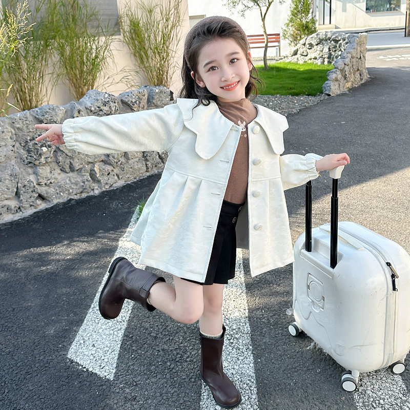 女宝宝洋气蝴蝶结皮风衣2024秋季新款小女孩韩版甜美花瓣领外套潮