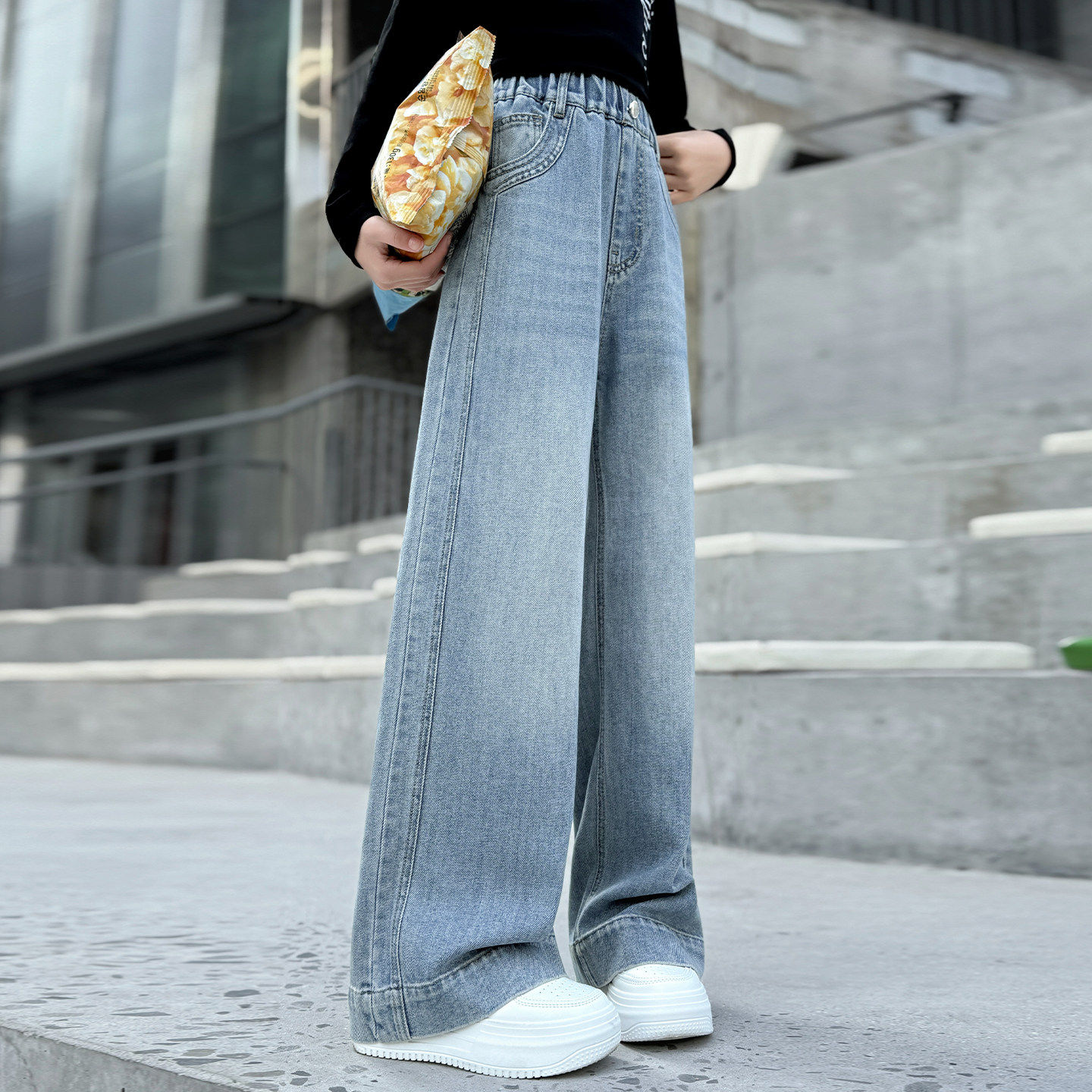 子直筒阔腿裤女童浅色洋气春秋长裤儿童春季中大童牛仔裤新款2026