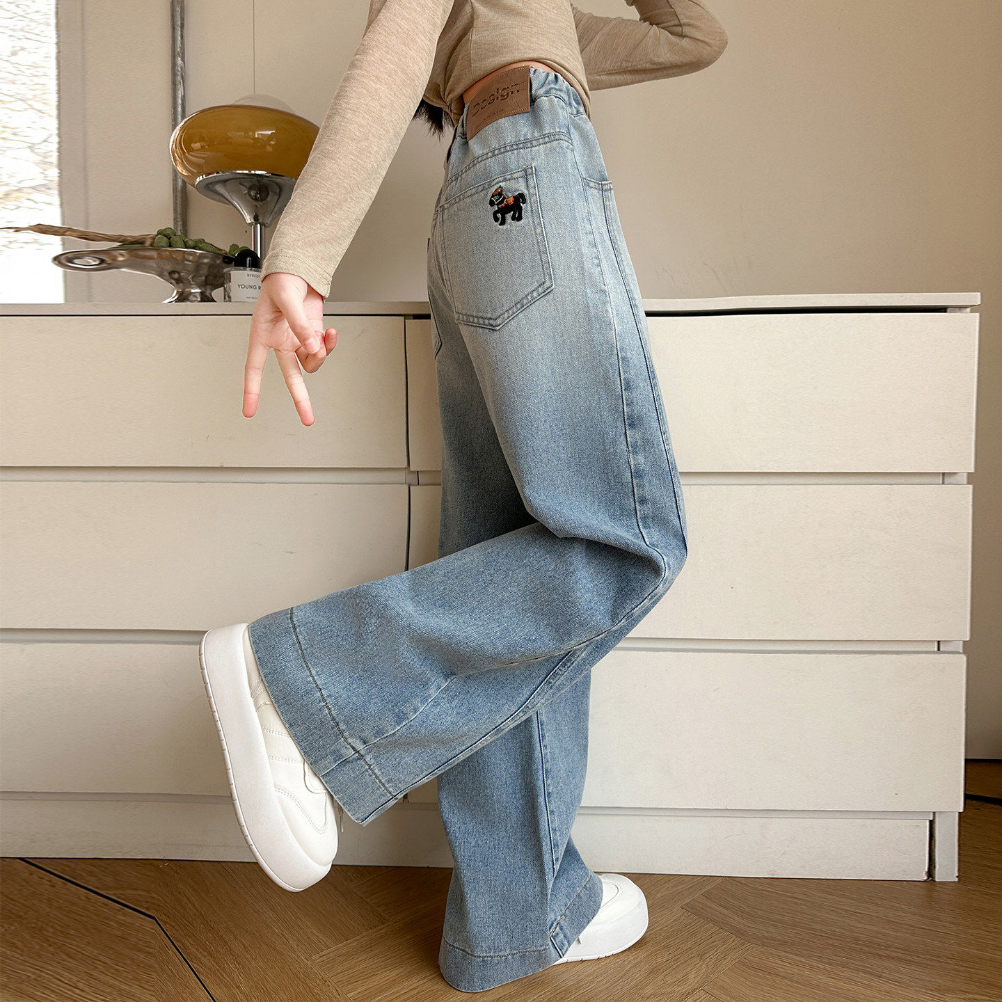 牛仔裤女孩儿童装窄裤子洋气直筒大休闲版裤春秋新款2026女童阔腿