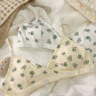 日系无痕少女一片式 无钢圈三角杯内衣女上托交叉翠花小胸聚拢文胸