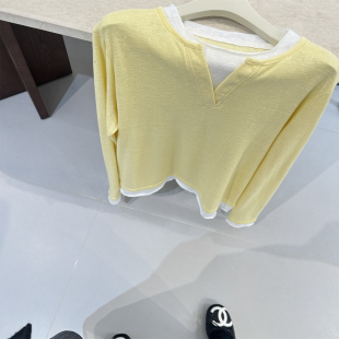 单穿上衣2026 撞色百搭休闲打底衫 假两件设计V领白色长袖 T恤女春季