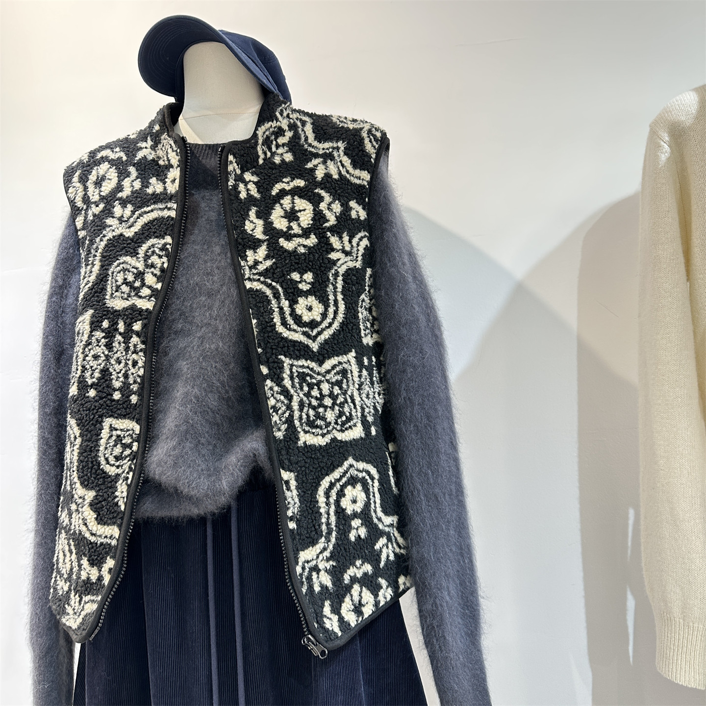 费尔岛皮毛一体摇粒绒马甲女秋冬复古中古风黑色提花宽松拉链马夹,女装/女士精品,马夹,淘宝优惠券,粉丝福利购,淘宝优惠卷