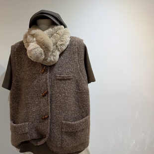 法式木扣双口袋混咖色马甲女叠搭加厚复古质感宽松老钱风圆领马夹