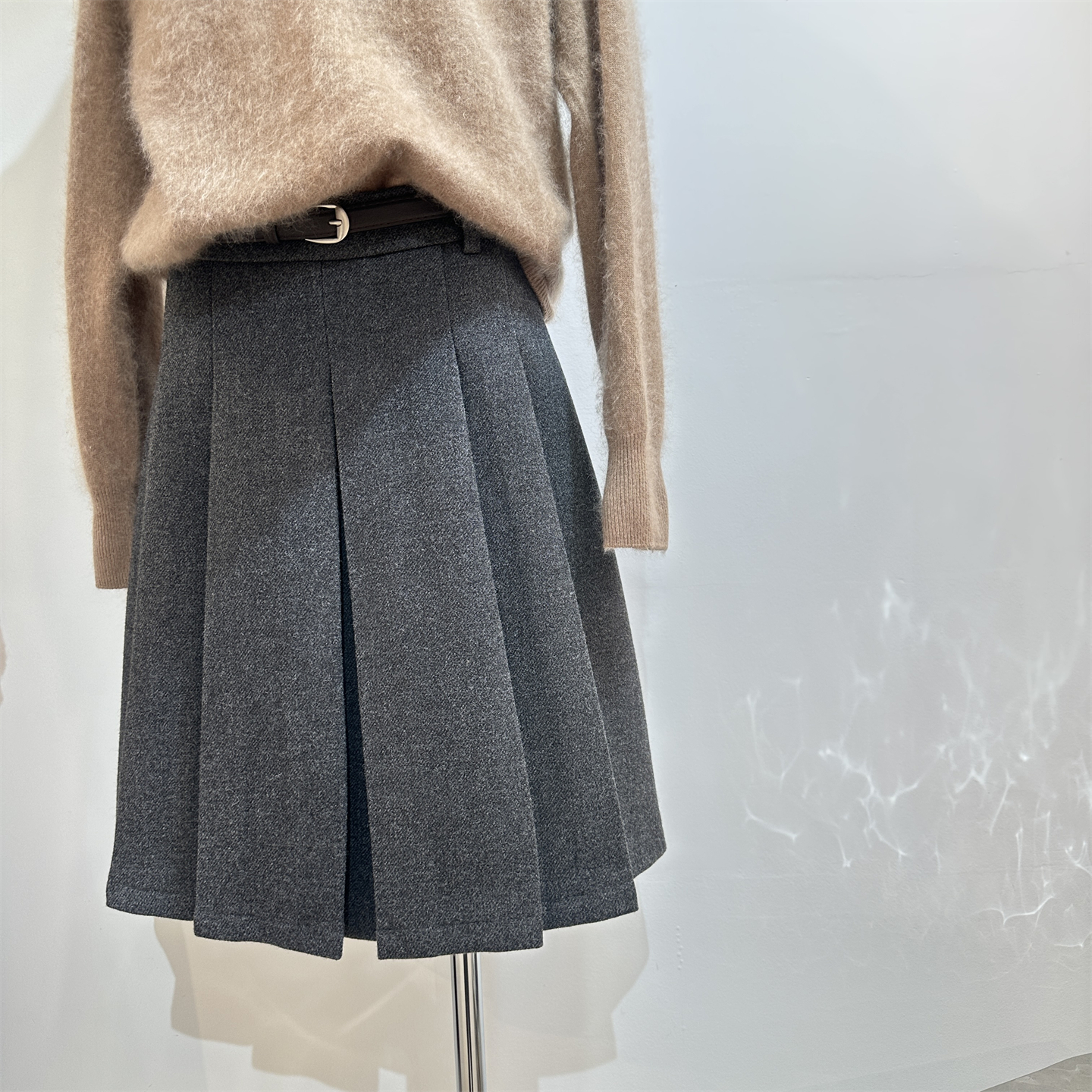 格雷系灰色羊毛呢半身裙女高腰a字mi*u风遮胯显瘦百搭百褶中裙冬