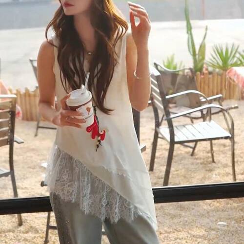 不规则蕾丝拼接无袖背心上衣女夏季2026超火减龄设计感T恤打底衫