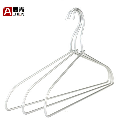 无印同款铝合金衣架铝质衣挂家用太空铝无痕护肩防锈衣架晾晒衣撑