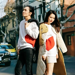 Aadidas/阿迪达斯三叶草情人节爱心情侣休闲套头卫衣短袖CE1688