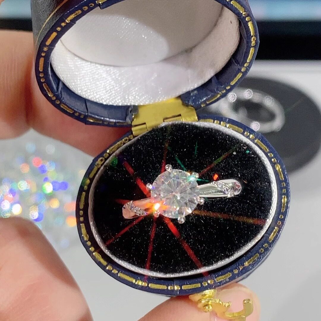 星选时尚女戒指PT950银镀金钻戒