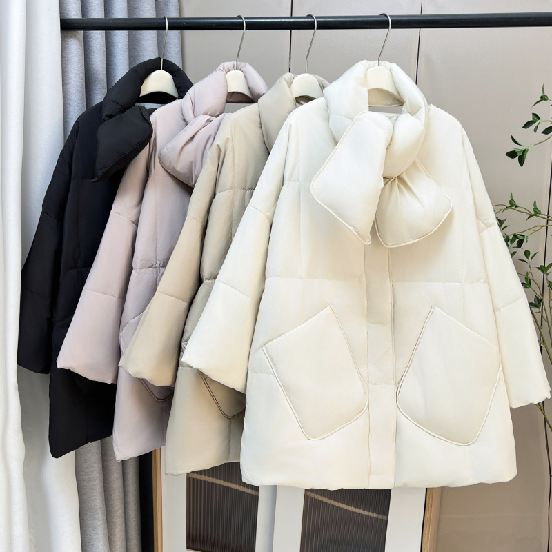 大码围巾领羽绒服女230斤秋冬中长款轻薄保暖胖mm宽松温柔风外套