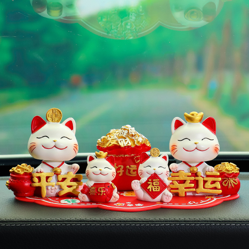 2024新款摇头招财猫汽车摆件