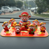 2024新款 车载摆件财神爷小公仔可爱车内饰品汽车中控台上装 饰用品