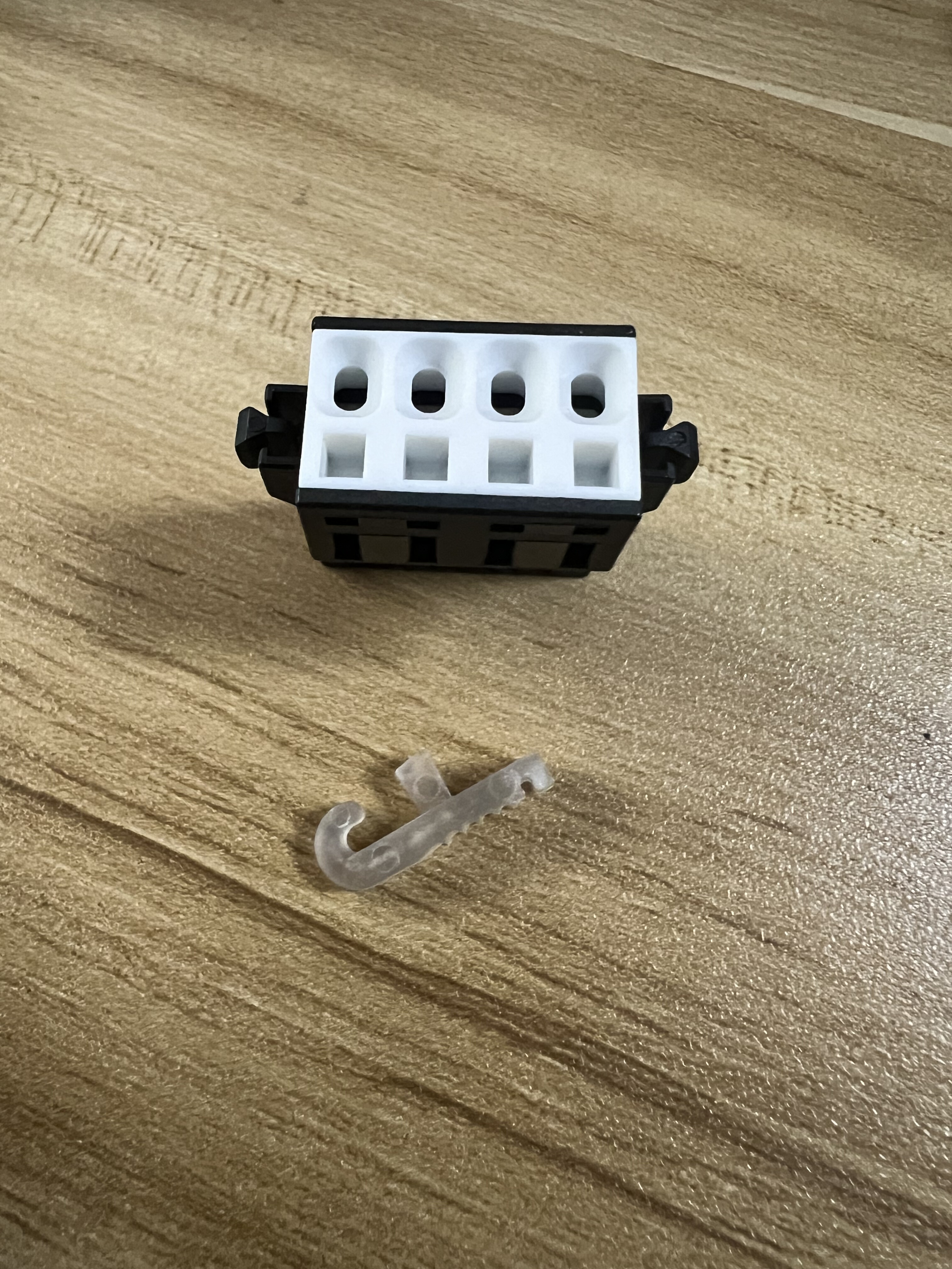 适用发那科 31IB PUIS水泵电源线插头 4孔