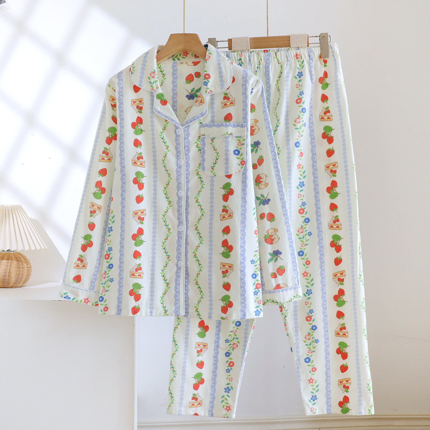 全棉磨毛睡衣女卡通草莓蛋糕春秋冬季纯棉翻领长袖保暖家居服套装,女士内衣/男士内衣/家居服,睡衣/家居服套装,淘宝优惠券,粉丝福利购,淘宝优惠卷