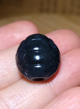 zg020401 新疆的猫6.4克熟糯的青花墨玉籽料龟甲（富甲天下）雕件