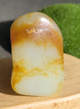 新疆的猫W120604 28.71克，聚红皮黄白肉油糯天然挂件玩籽