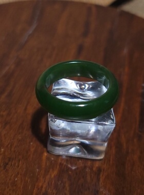 YQ031402 新疆的猫内径19mm3.3克色泽鲜嫩阳绿老料碧玉精美指环