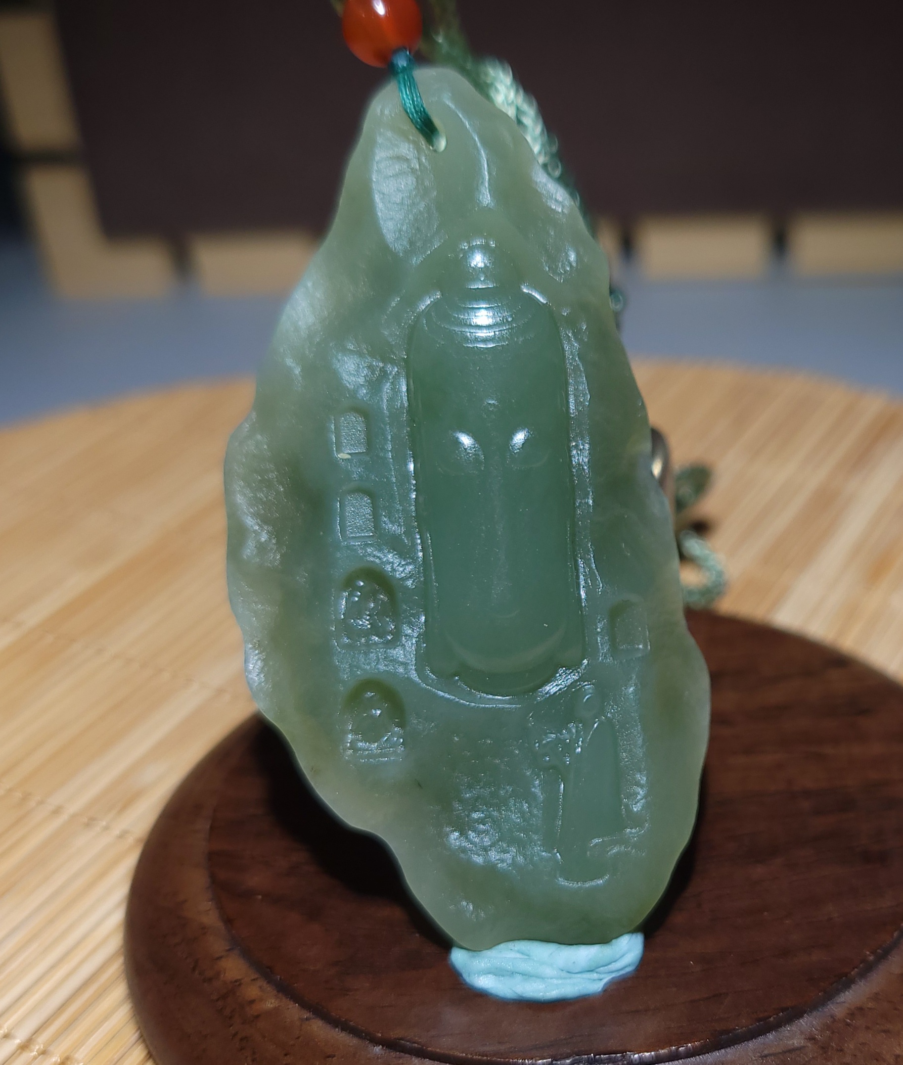 新疆的猫zg071301 24.3克含绳色调清爽青海晴水仿戈壁悟道挂件