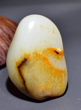 新疆的猫YQ121108 50.0克聚集黄皮高糯高油高脂粉白玉籽牌型把件