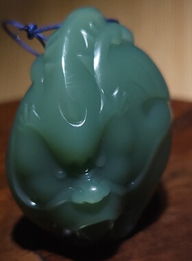 YQ020402新疆的猫30.5克质感超润起荧光的老坑碧玉鸭蛋青龙挂坠