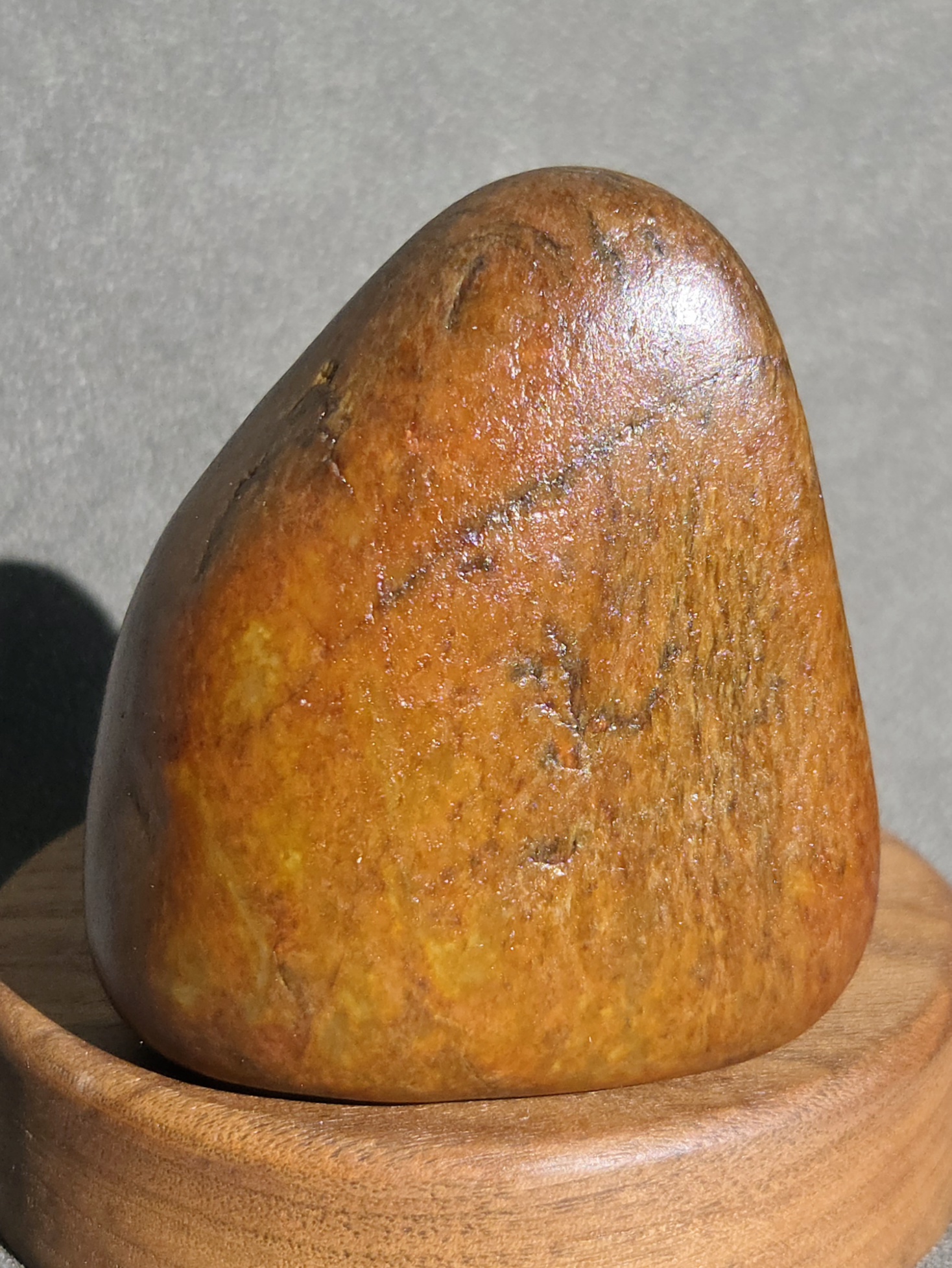 新疆的猫G112801 136.0克，收藏全通透高浓高艳红沁玩籽