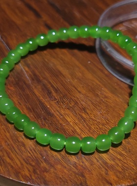 YQ121805 11.2克直径6-5mm冰透色泽鲜美均匀苹果绿碧玉老型珠手链