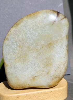 W040206新疆的猫683克细熟高品凉粉肉的典型白玉摆件白皮籽料