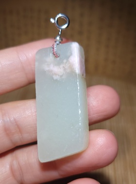 新疆的猫zg102901 16.5克含绳，油润脂粉极高且末白玉牌子