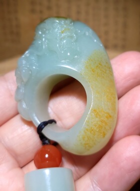 zg031208 新疆的猫62.0克保留籽原皮油糯的青白籽料龙扳指和田玉