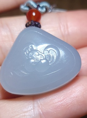 新疆的猫zg102702 14.6克含绳冰润色调纯正青海烟青莲花+福字挂坠