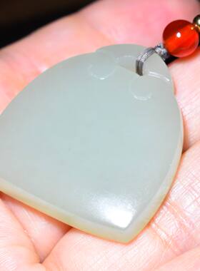 JJ032702新疆的猫16.9克含特好保留籽料原皮高青白玉籽料小牌子