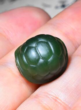 JJ032602新疆的猫4.5克油润细腻的老俄料碧玉龟甲雕件