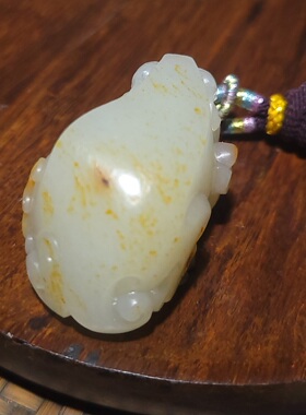 YQ031532  39.7克(含绳），和田玉白玉籽料貔貅挂件  新疆的猫