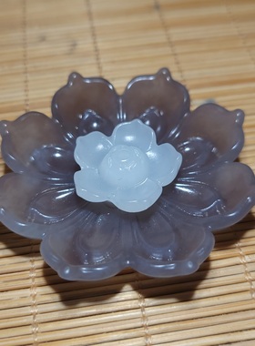 新疆的猫zg111910 26.3克，油润的青海烟青+俄白玉莲花香插