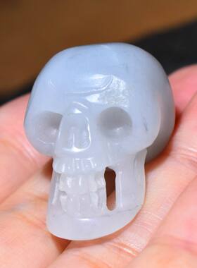 JJ012402新疆的猫13.6特油润古朴的细腻白底青花籽料骷髅头