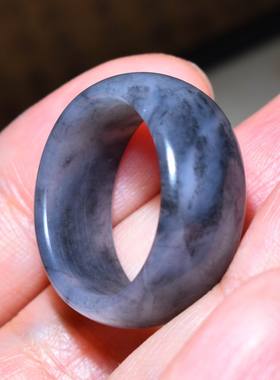 新疆的猫JJ120501  4.9克内径19mm白玉底细腻青花点墨籽指环