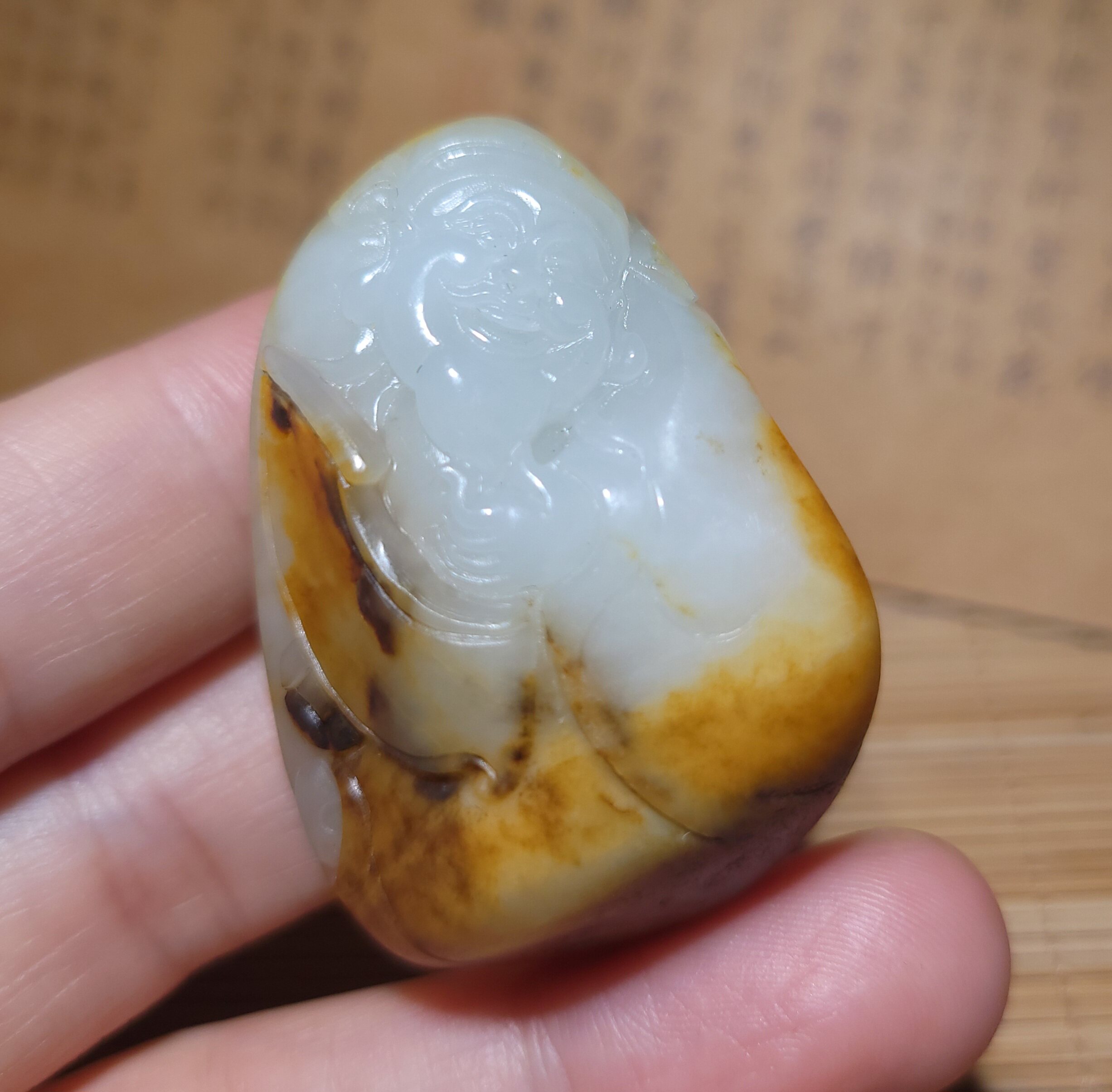 zg032002新疆的猫48.7克细润满黑黄皮色羊脂白玉籽财神雕件和田玉