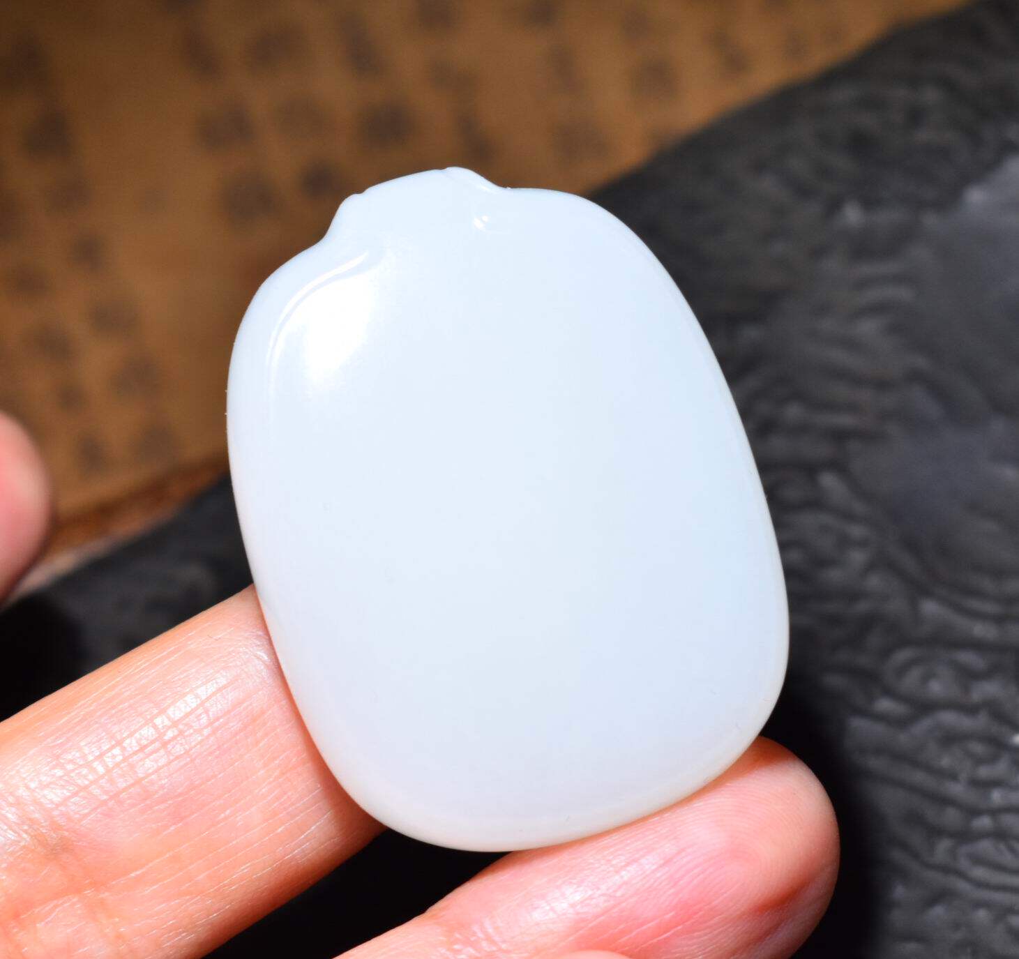 JJ030606新疆的猫27.3克特细润黑皮老俄料羊脂白玉平安无事牌