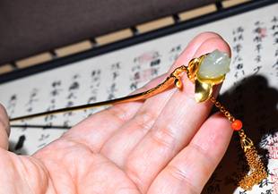 新疆的猫JJ110618 13.6克,玉质油润脂粉感高的晴水银镶簪子