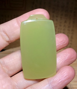 zg012110 新疆的猫22.0克熟糯冒油纯净若羌黄口玉平安牌和田玉