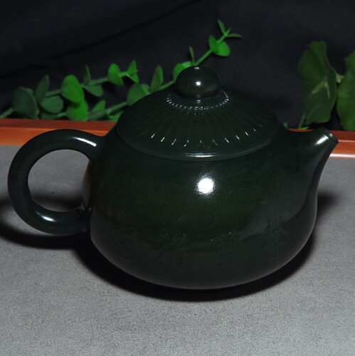 L062701 新疆的猫160.0克精工好料肉质细腻的黑青玉薄胎茶壶
