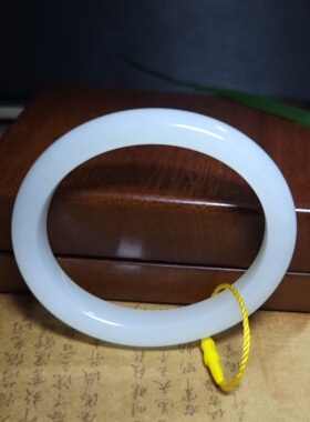 Z033101 新疆的猫41.2克R54高油份细润洁净俄料羊脂白玉贵妃手镯