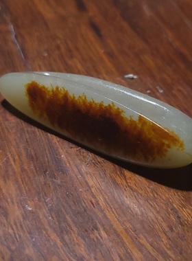 YQ122809  16.1克，玉质油润聚红皮高青白玉籽料皮带扣 新疆的猫