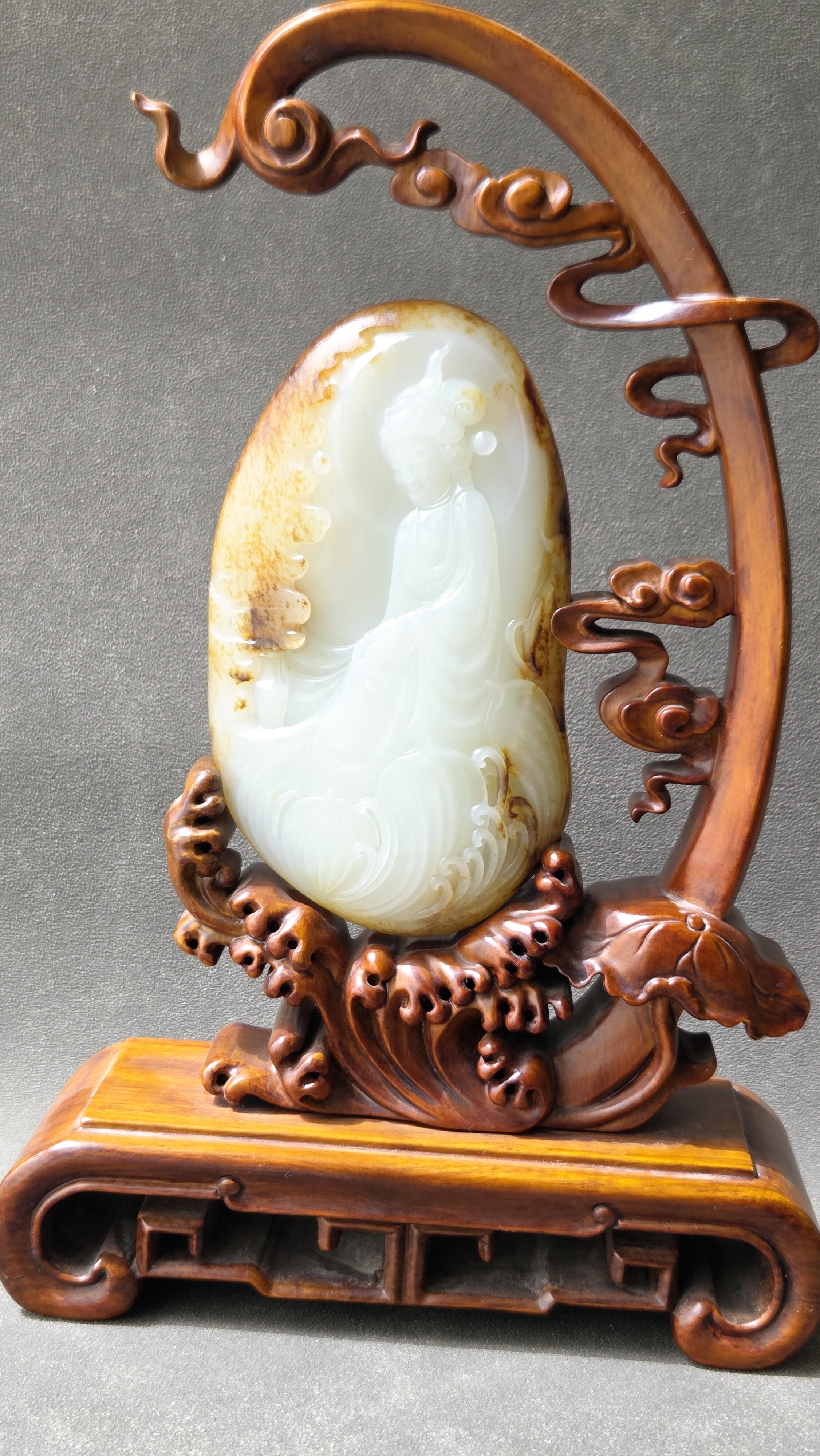 新疆的猫W090606 352.45克，膏油凝润苏工白玉独籽宝瓶观音摆件