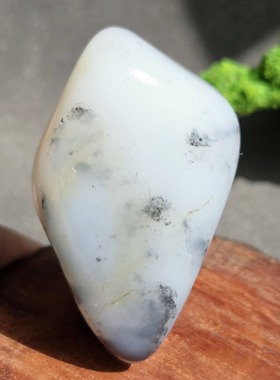 新疆的猫W092203 92.22克，浓白飘花！玻璃料意境青花把件玩籽