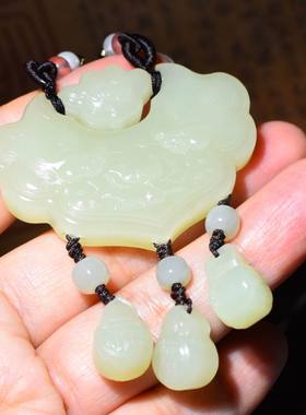 JJ010701新疆的猫41.6克油糯细腻青海黄口如意佩和田玉