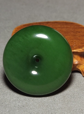 新疆的猫L103103 27.0克饱满厚实色调浓艳的老坑俄料菠菜绿平安扣