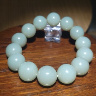 YQ030303新疆的猫88.8克直径16mm油份极高且末蓝调青白玉手链