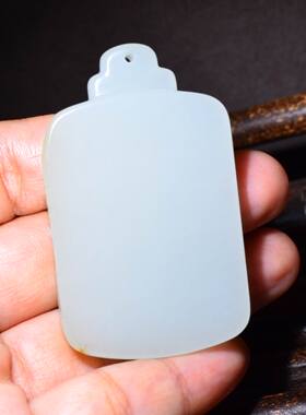 新疆的猫40克，特细顶熟润的白玉籽料无事牌SBH263     15800元